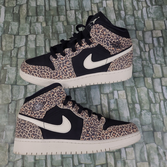 Air Jordan 1 Retro Mid SE GS Cheetah Black (BQ6931-021) sz 6Y) women sz 7.5